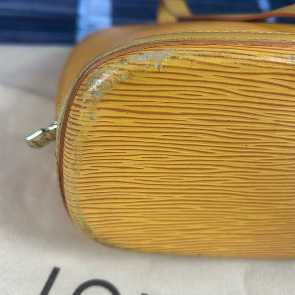 Louis Vuitton Lussac Epi With Dustbag - Picture 9 of 13